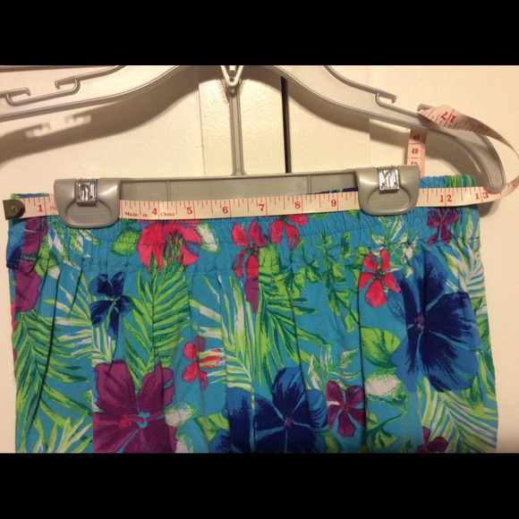 Vintage look, high waist tropical shorts - Picture 3 of 4